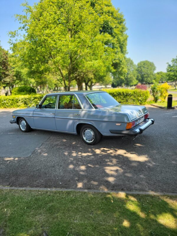 Mercedes Benz E240D W114 1975 - Image 6