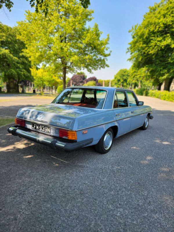 Mercedes Benz E240D W114 1975 - Image 9