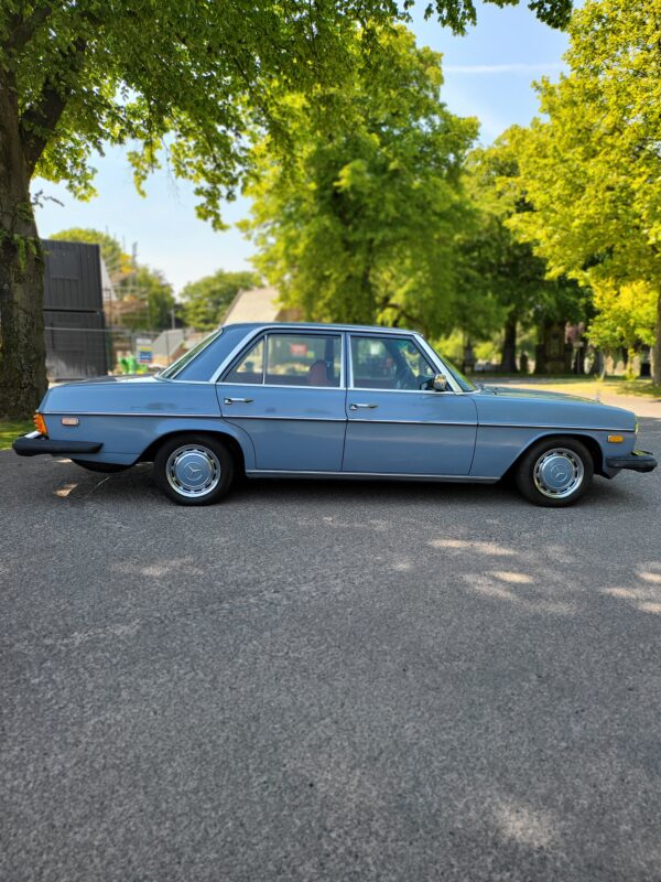 Mercedes Benz E240D W114 1975 - Image 10