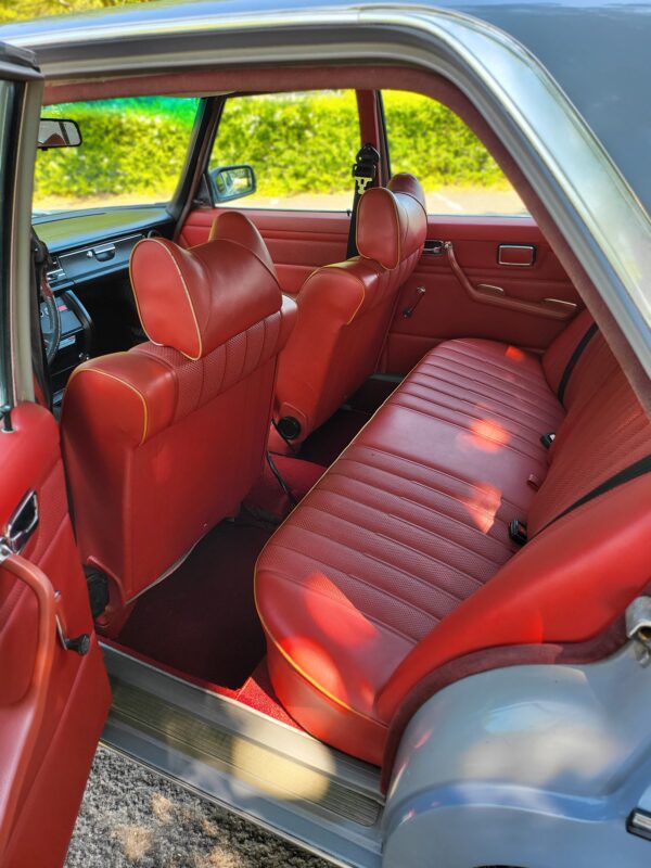 Mercedes Benz E240D W114 1975 - Image 12