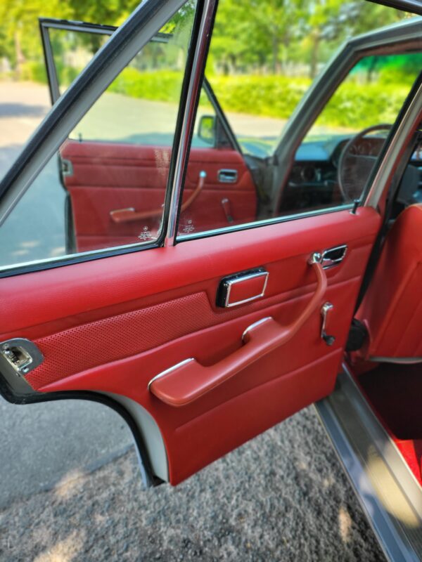 Mercedes Benz E240D W114 1975 - Image 13
