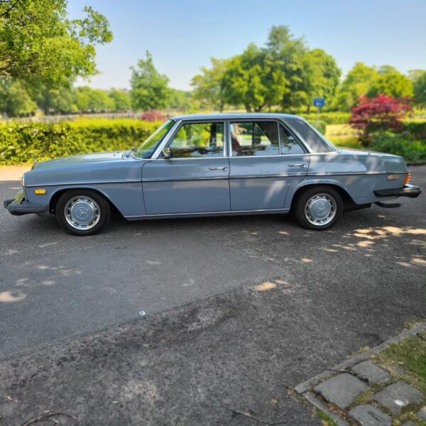 Mercedes Benz E240D W114 1975 - Image 11